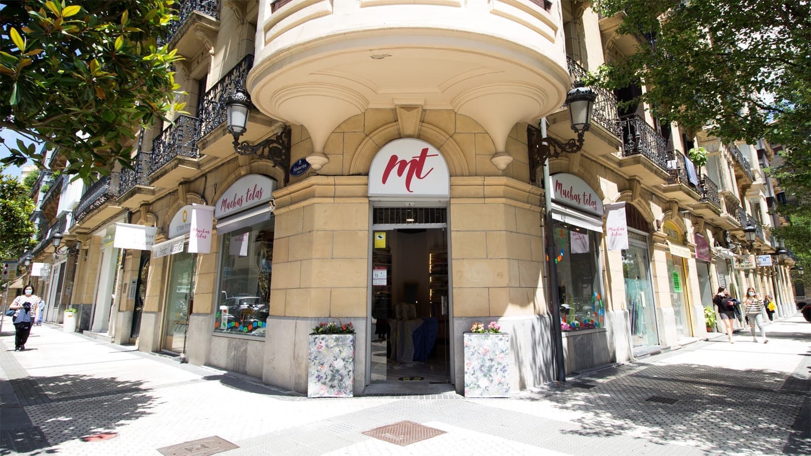 muchas telas - Donostia - Market by Mario Echevarria