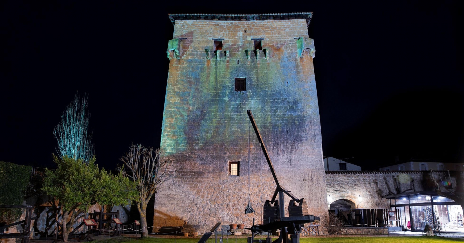 vista nocturna Torre�n Fern�n Gonzalez