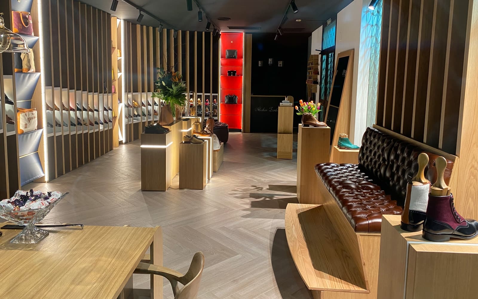 Mario Echevarria - Material para atrezzo y Decoraci�n comercial y de interiores - Donostia - Ir�n