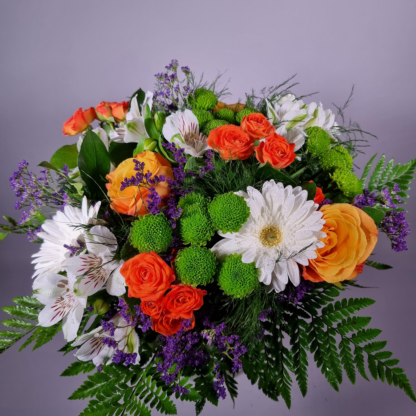 Regala flores por el dia de la madre rosa ramificada, gerbera, limonium, rosas y alstromelia de Flowers and Events