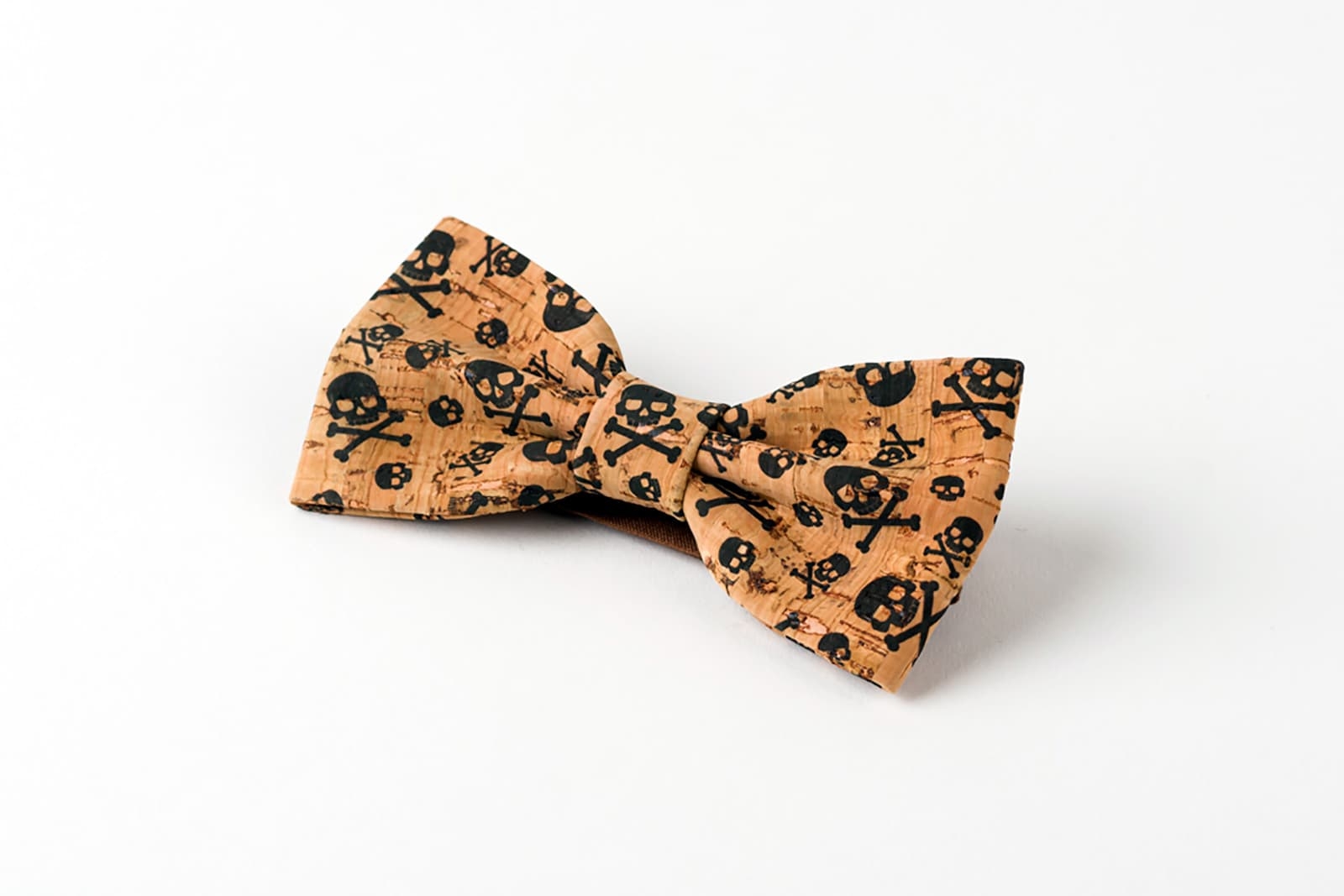 pajarita de corcho con calaveras - aldabaldetreku