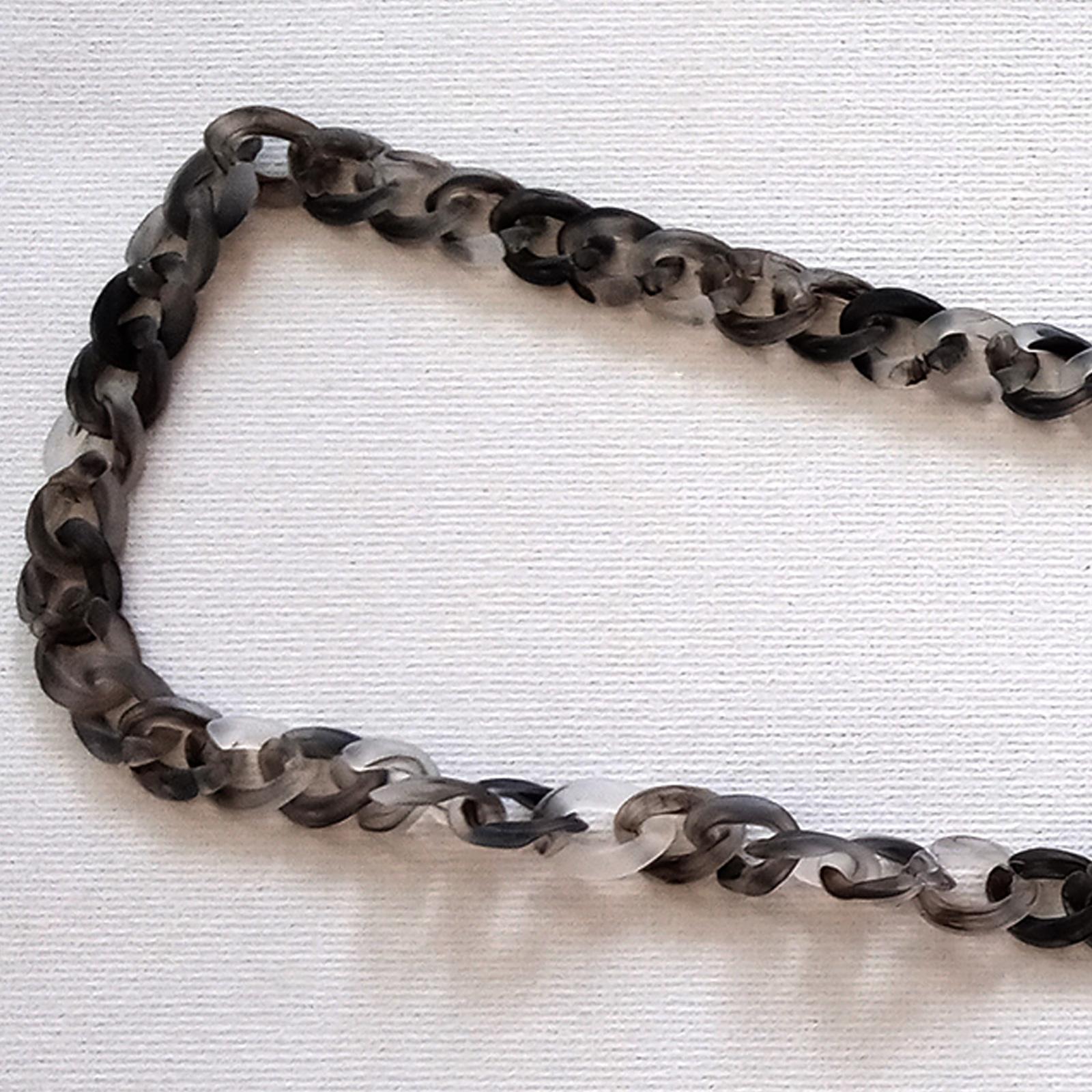 Cadena malla gris para gafas y mascarilla