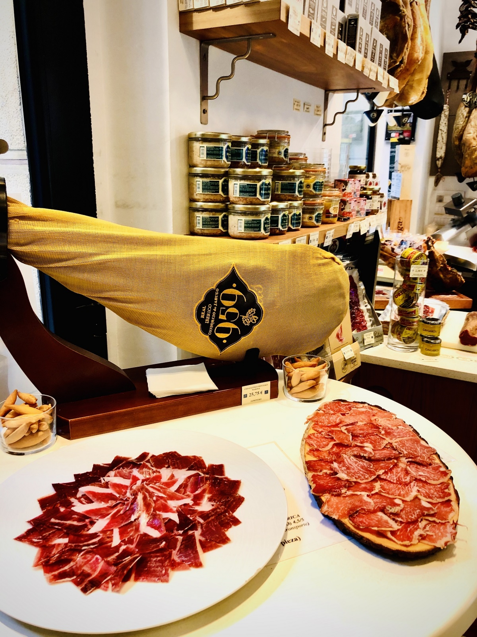 Jamón de Bellota 100% ibérico entero con hueso 6,5/7Kg  selección 959 de Consorcio de Jabugo