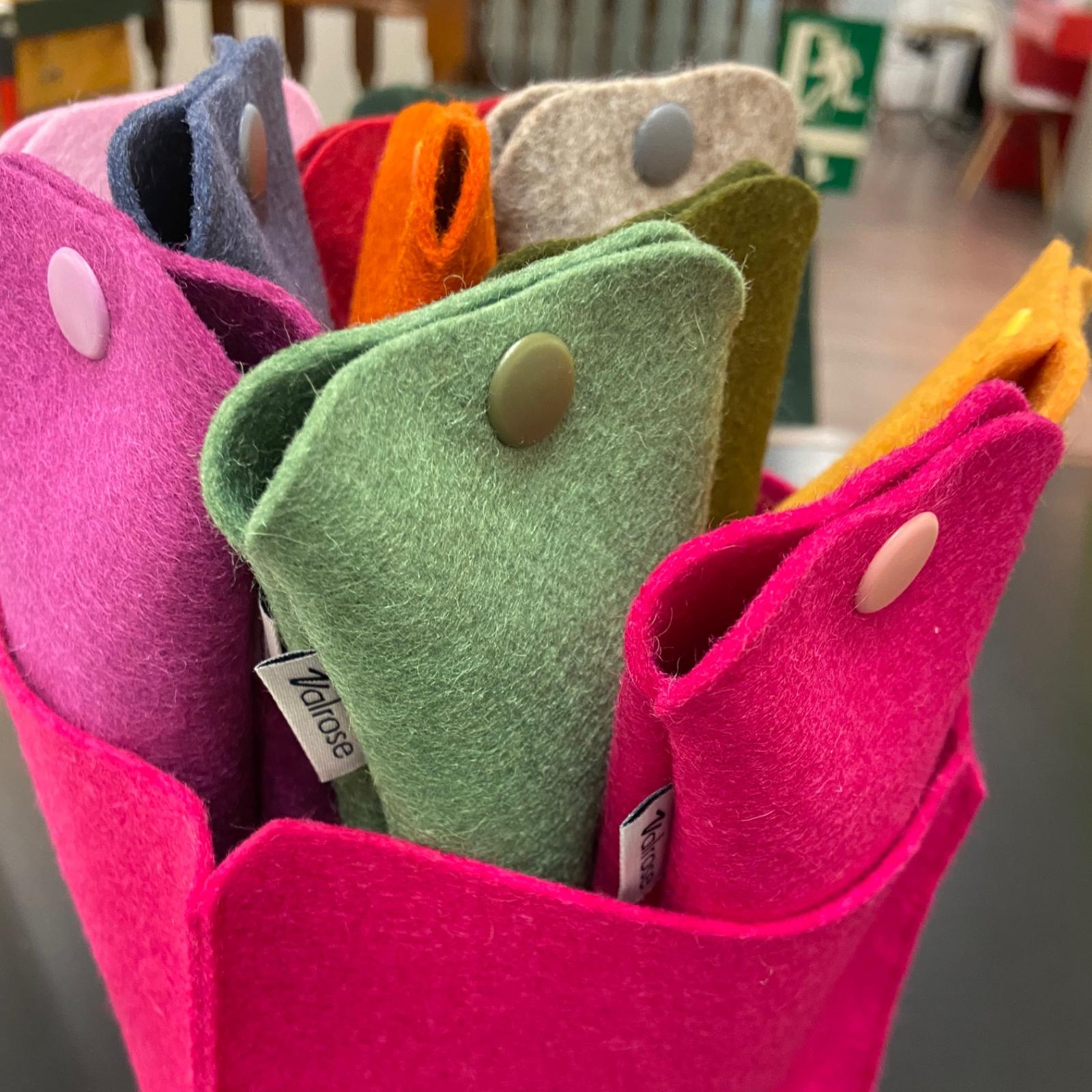 Funda artesanal para gafa en fieltro rosa