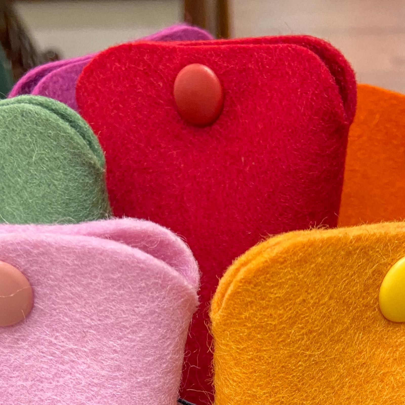 Funda artesanal para gafa en fieltro rojo