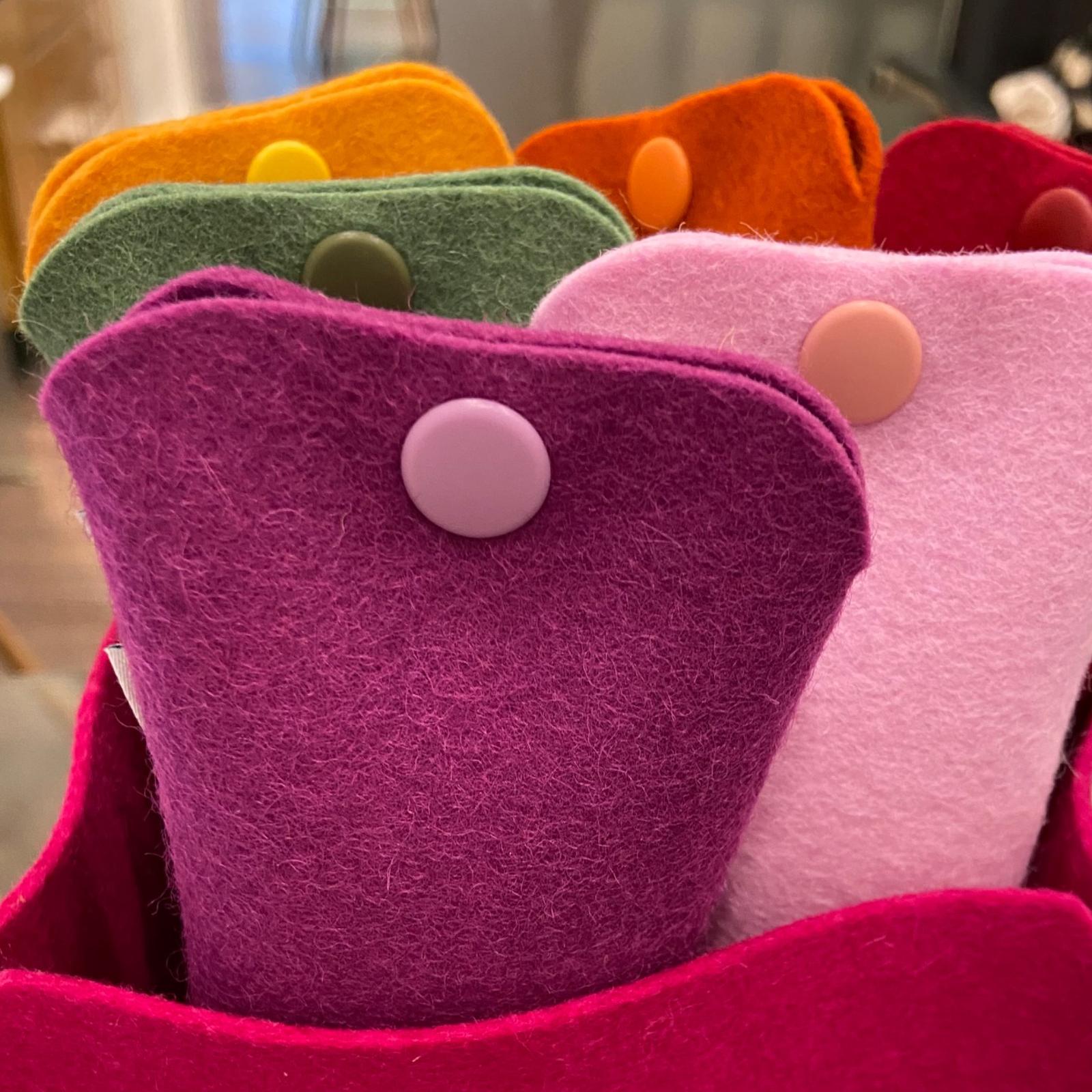 Funda artesanal para gafa en fieltro morada