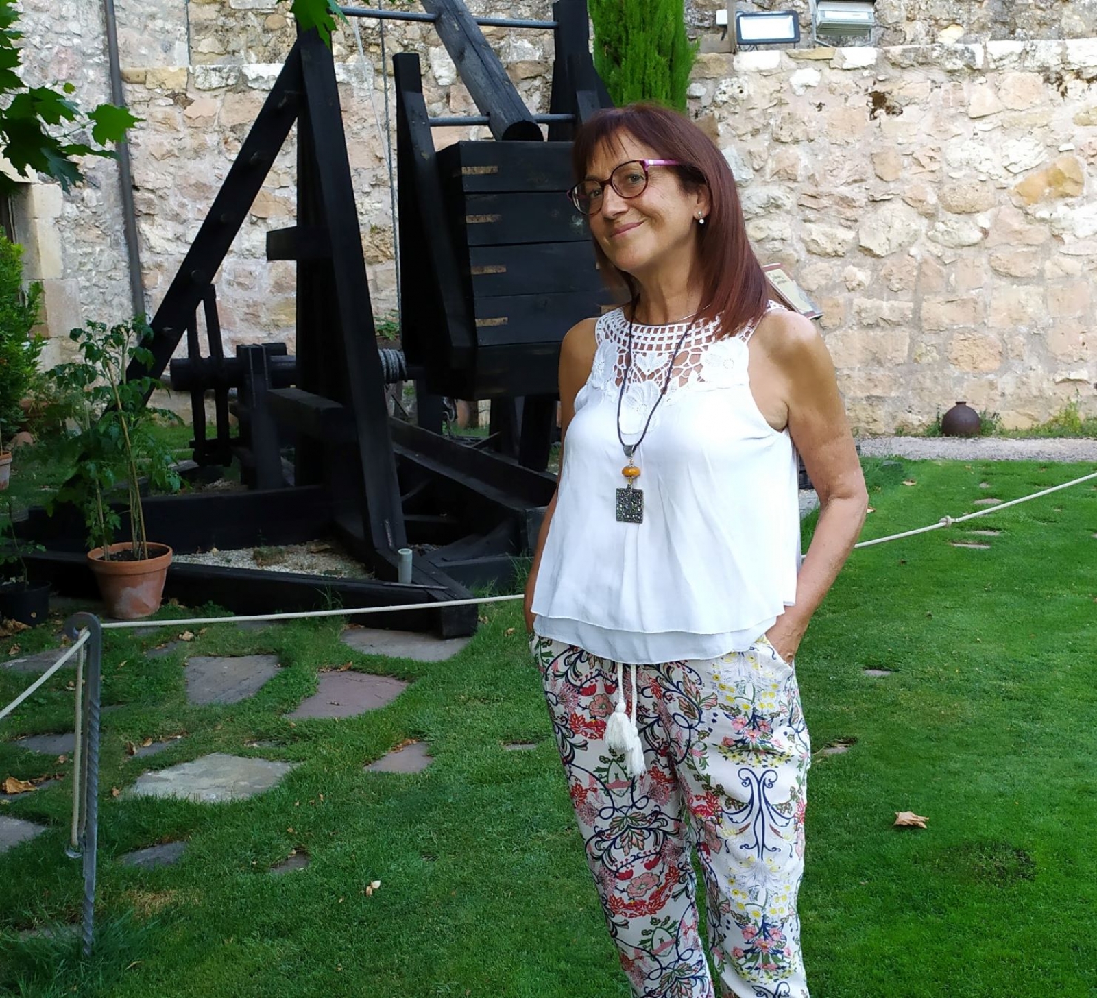 COLGANTE METÁLICO CALENDARIO Y CORDÓN CUERO