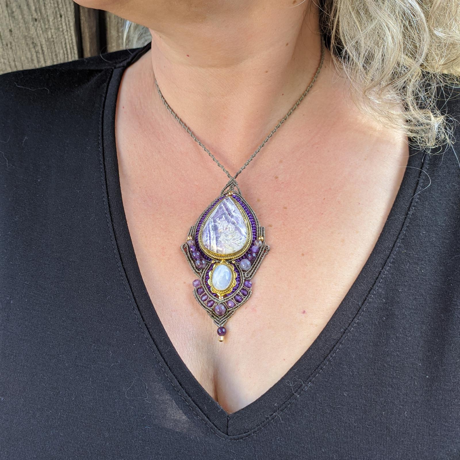 COLGANTE MICROMACRAM CON PIEDRAS NATURALES