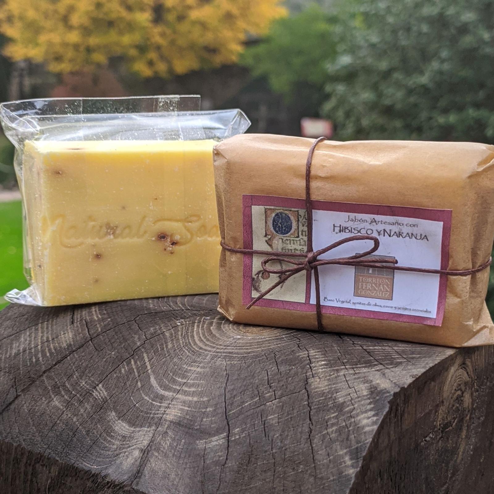JABON ARTESANO HIBISCO Y NARANJA con bolsito de yute