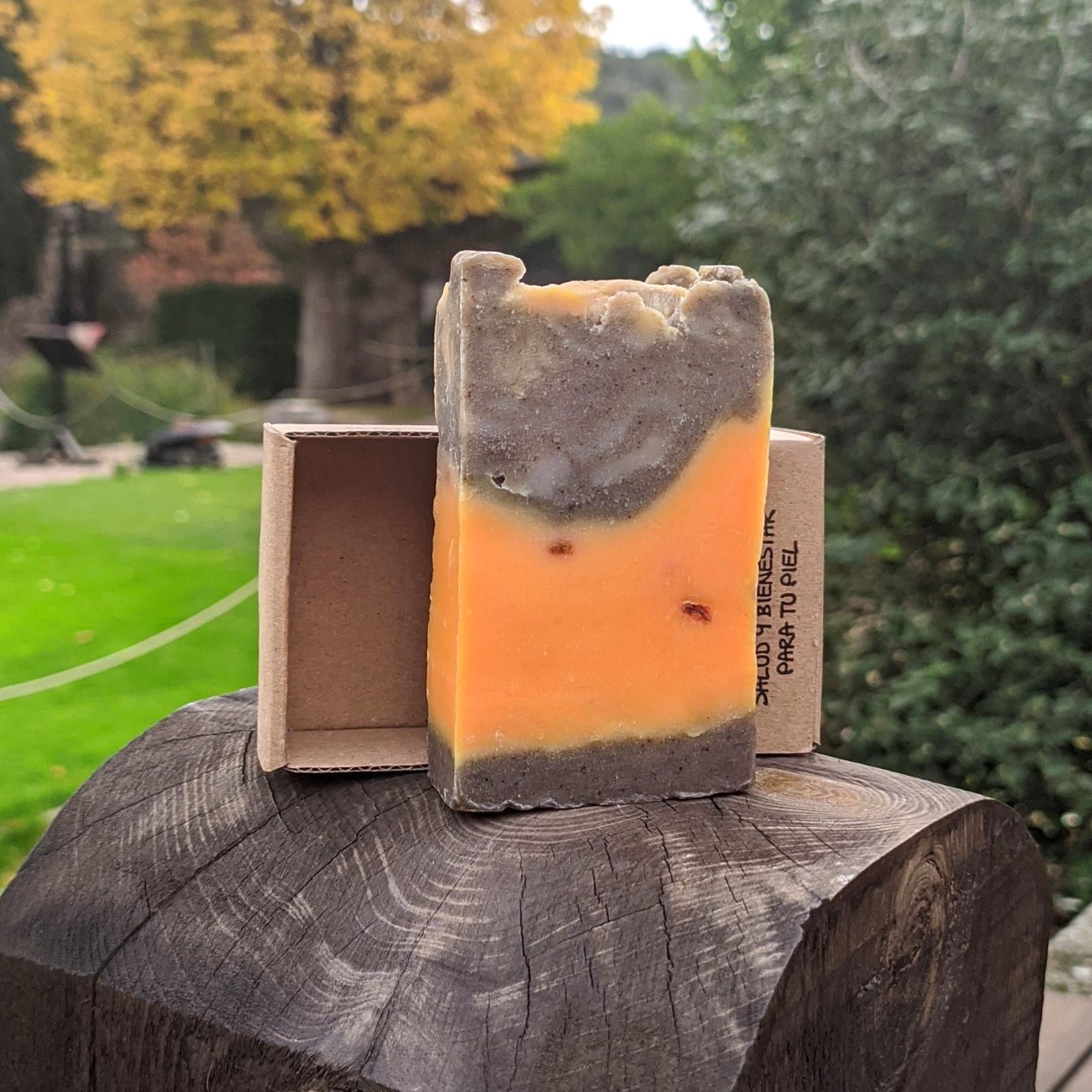 JABON ARTESANO CANELA Y NARANJA  con bolsito de yute