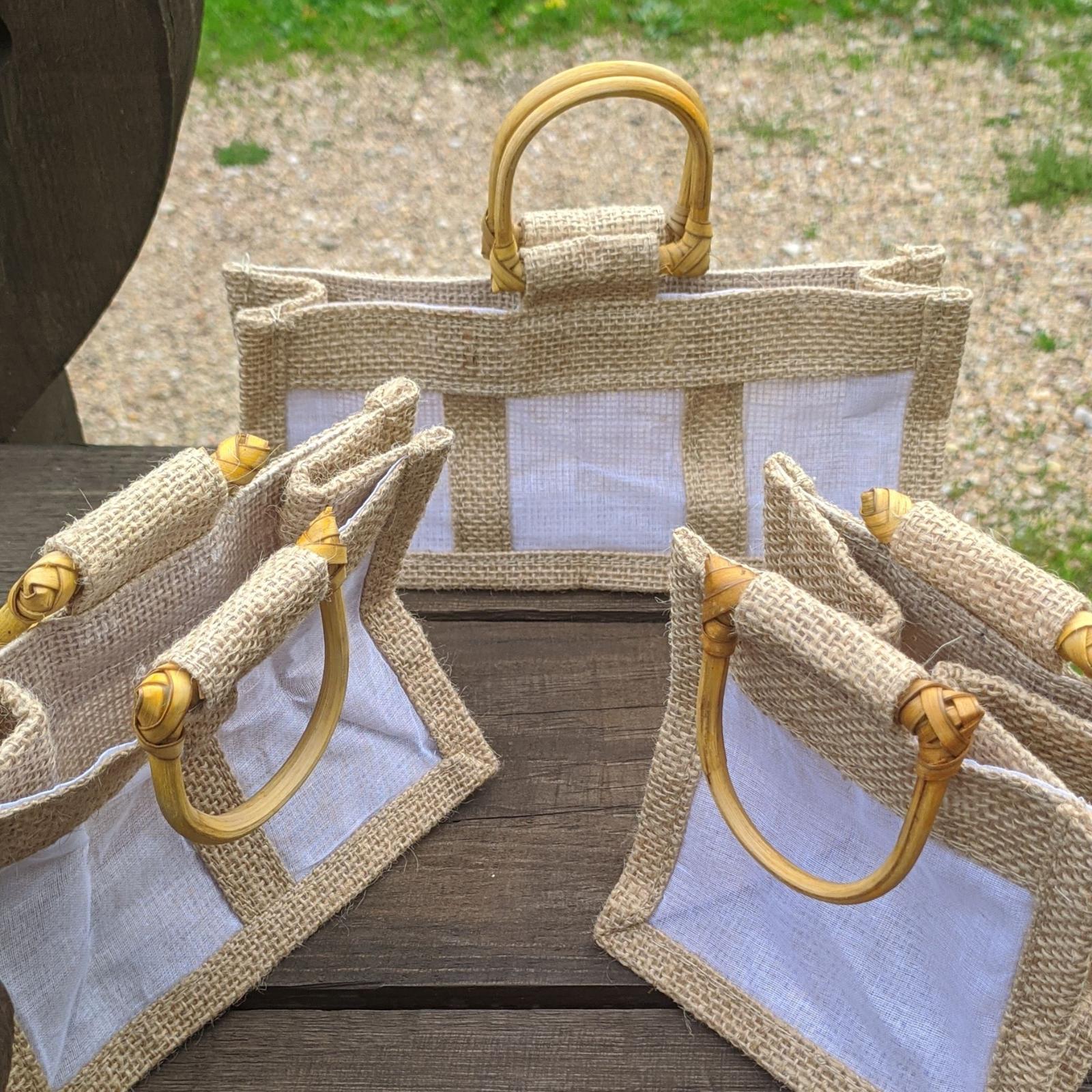 JABON ARTESANO SAL DEL HIMALAYA Y GERANIO  con bolsito de yute