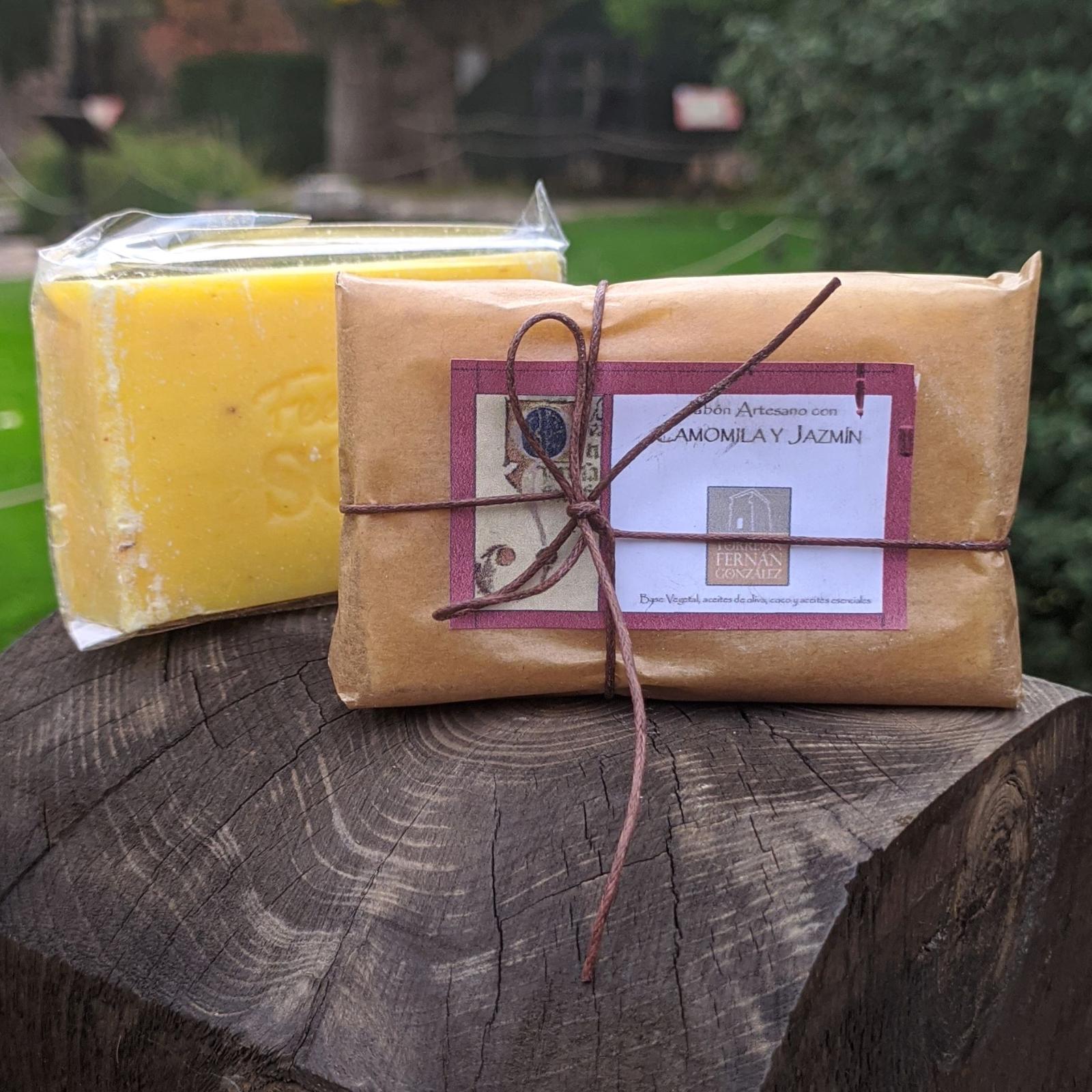 JABON ARTESANO CAMOMILA Y JAZMÍN  con bolsito de yute