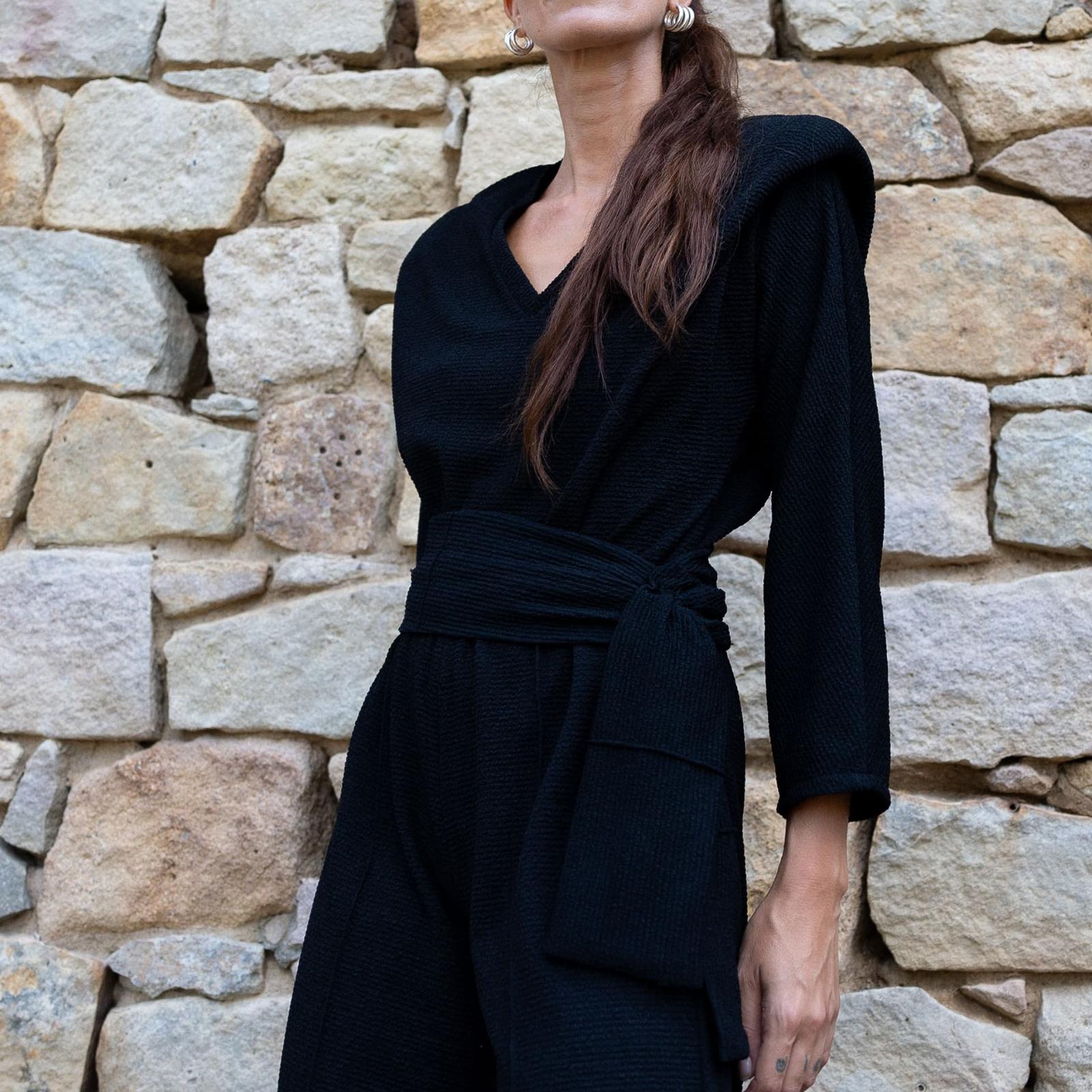 Mono tres cuartos negro en jacquart