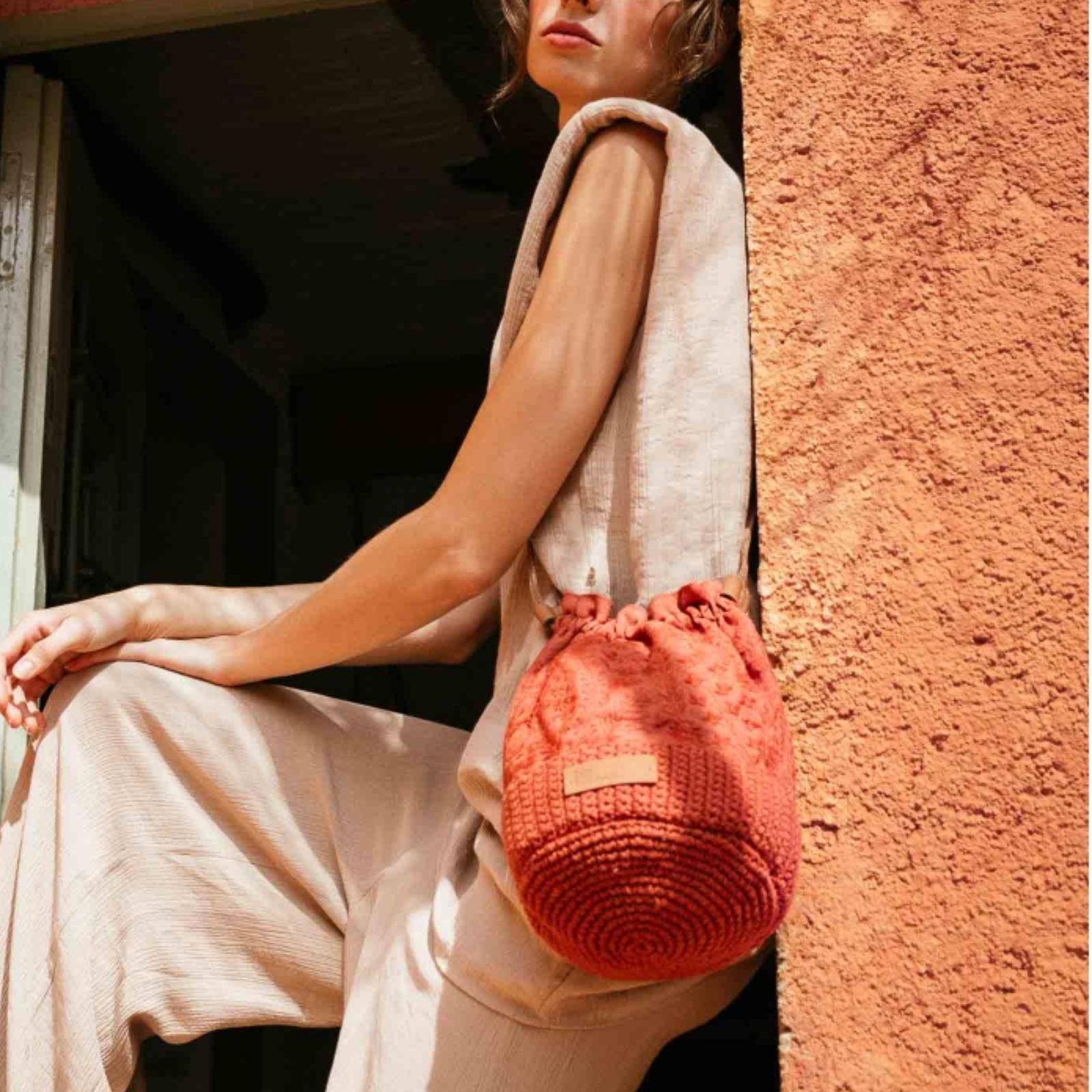 BOLSO BANDOLERA BIBA GOBI MARRON