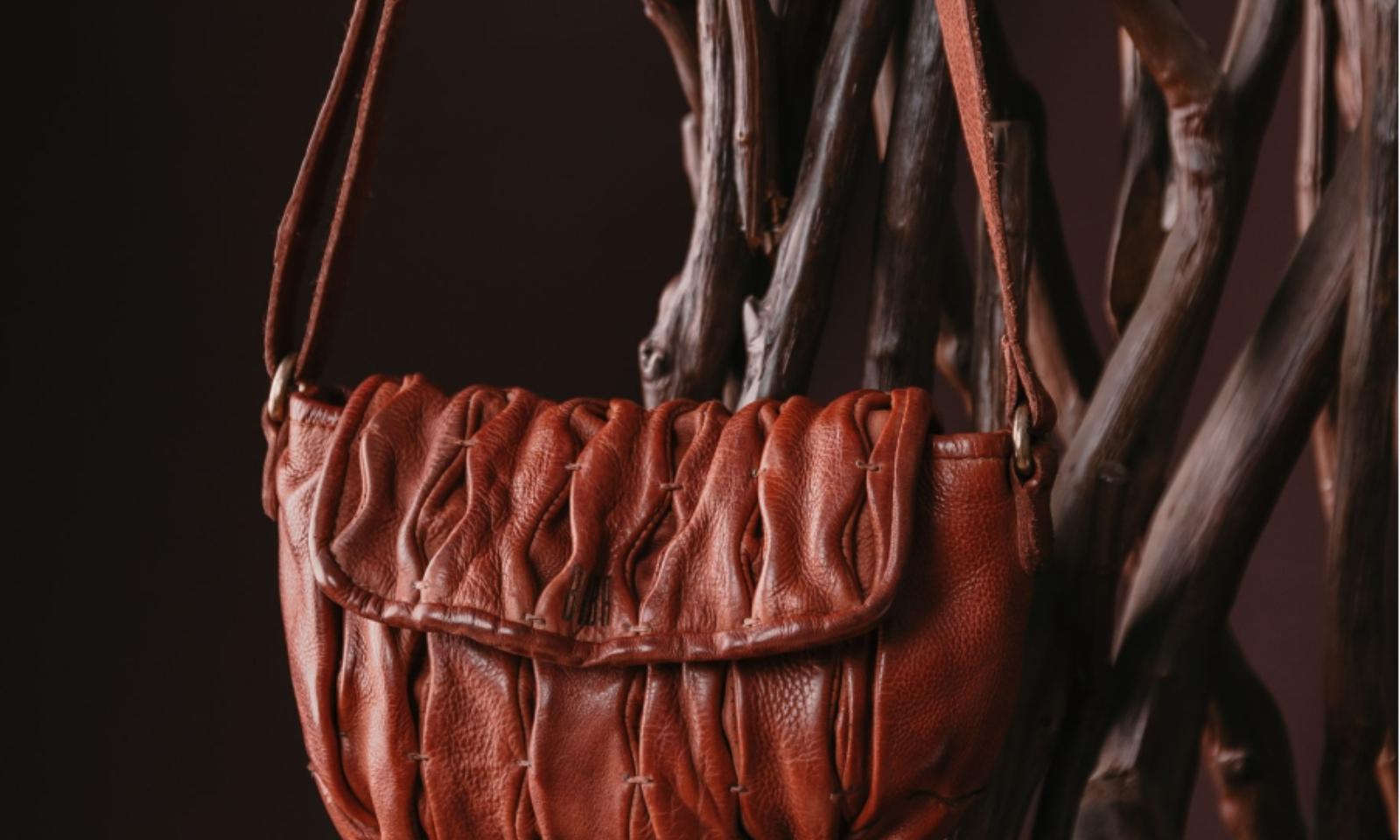 BANDOLERA MEYERS BIBA NEGRO