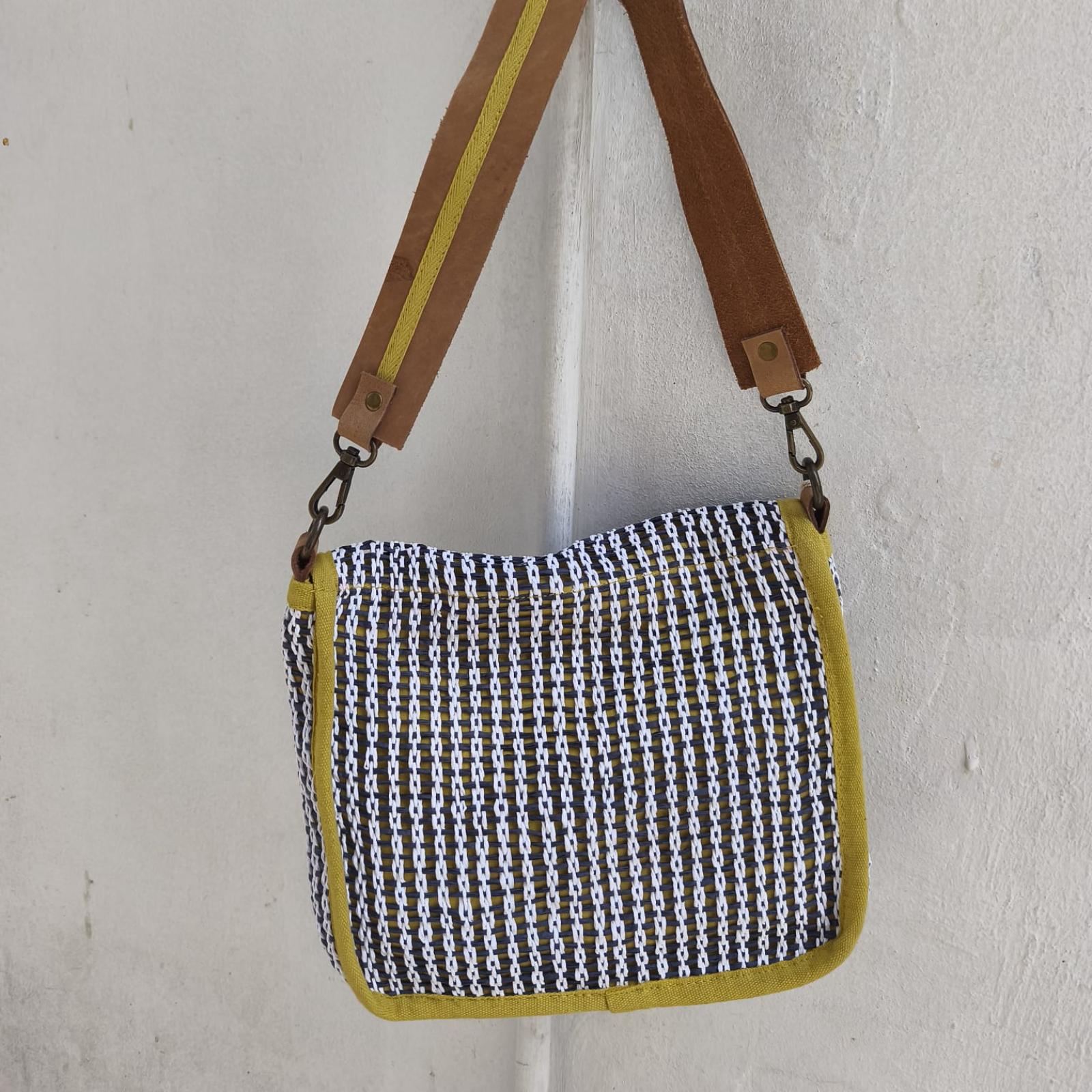 BOLSO DE HOMBRO BIBA CAYMAN AMARILLO