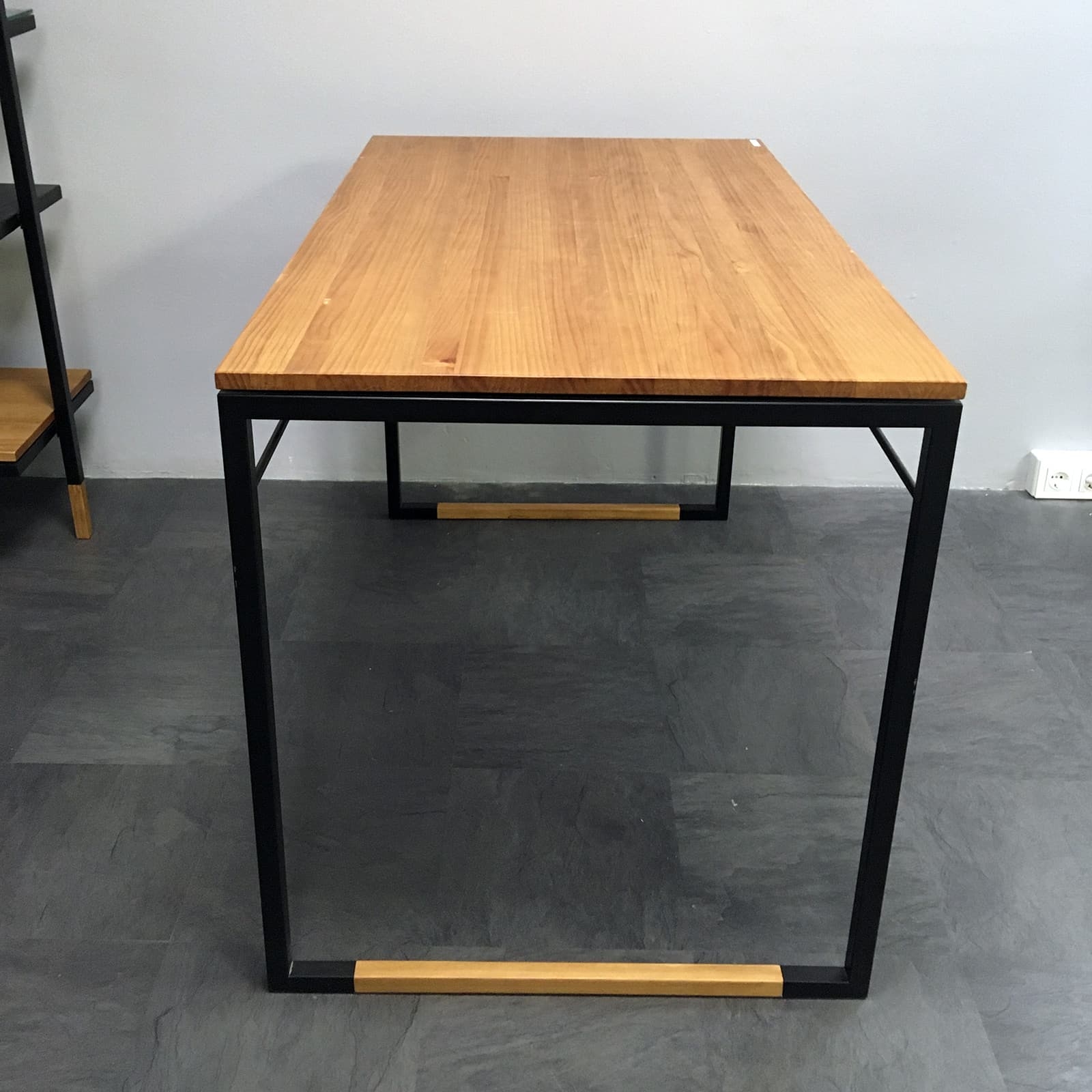 Mesa SUSTRAI - Equipamiento Comercial - Hernani - Donostia - Gipuzkoa - Madrid