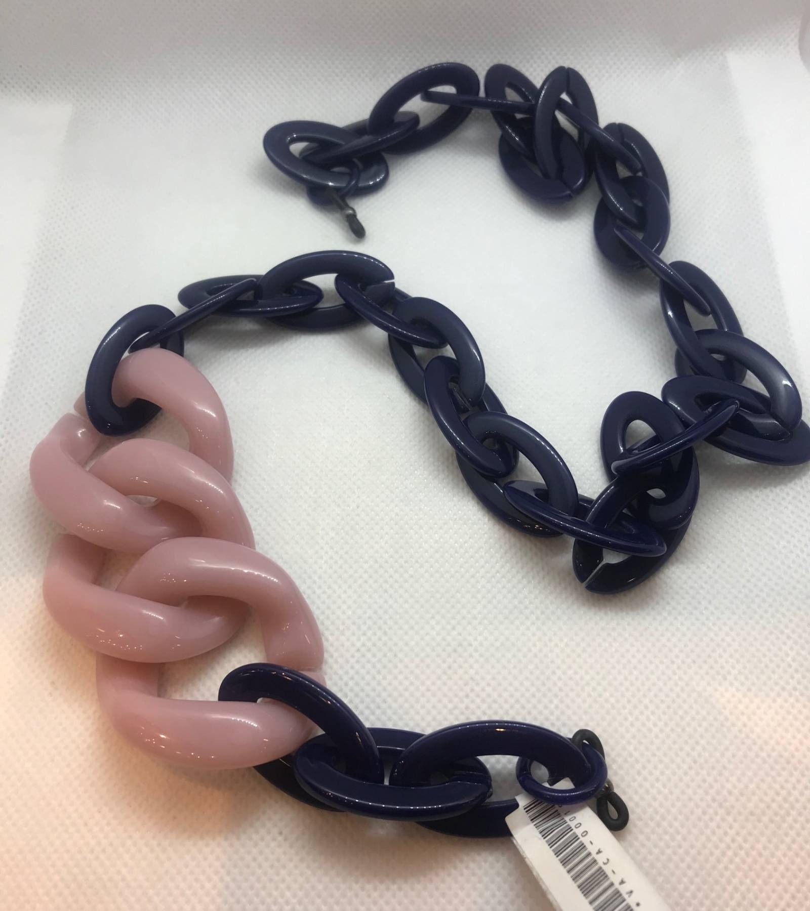 cadena porta gafas en acetato azul y rosa de Caroline Abram
